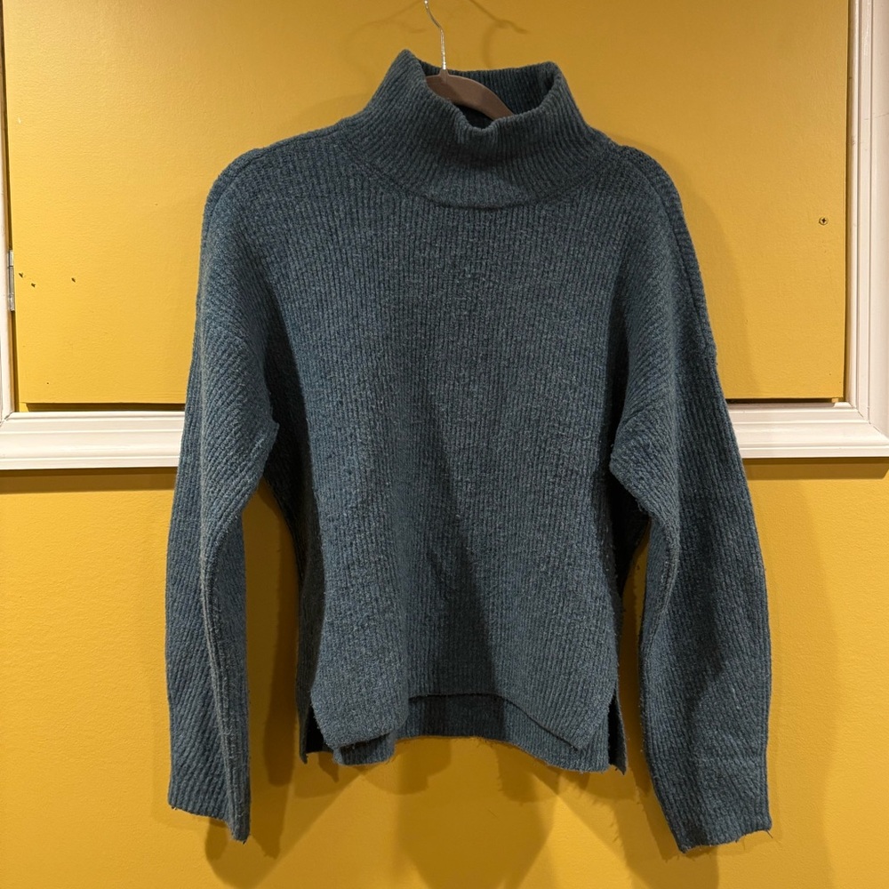 Abercrombie & Fitch turtle neck sweater super soft some pilling
